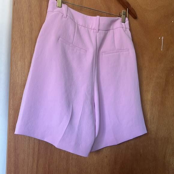 Aritzia shorts 7”in NWT - Picture 3 of 5